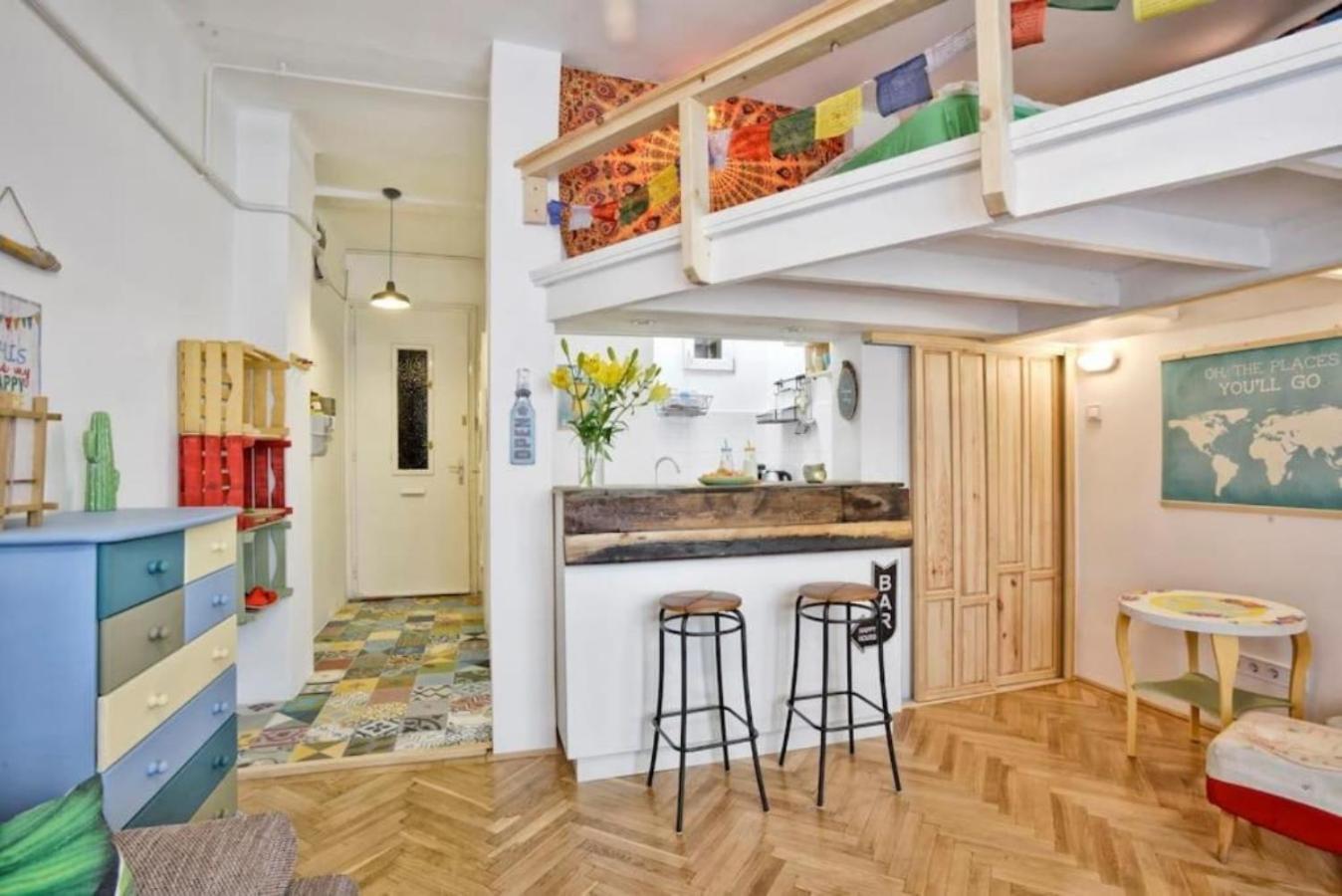 Charming With Bistro Kitchen Apartmán *