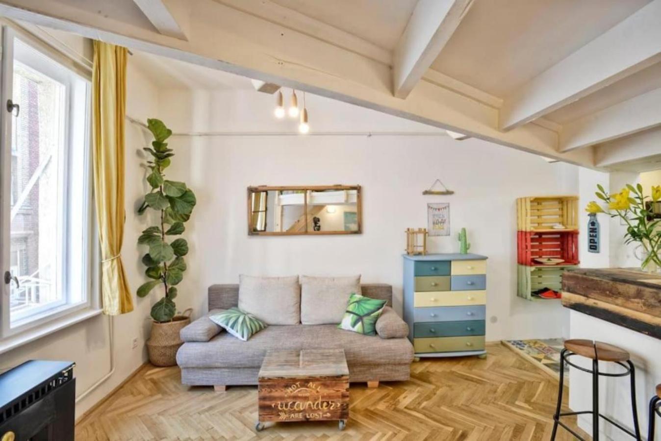 Charming With Bistro Kitchen Apartmán *